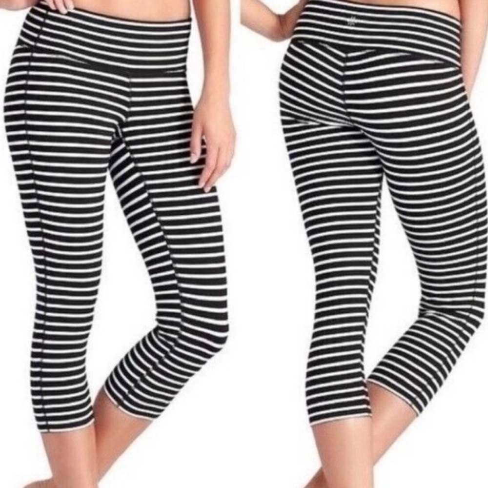 Athleta Black & White Striped Chaturanga Crop Capri Leggings Size Small